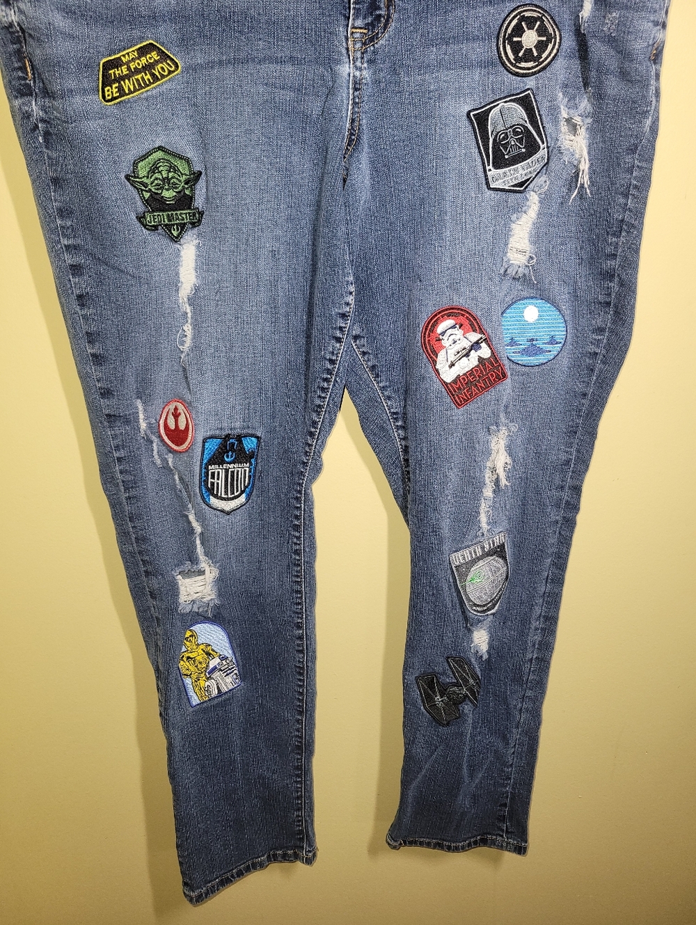 Torrid Star Wars Her Universe Patch Jeans 20 - Picture 3 of 13